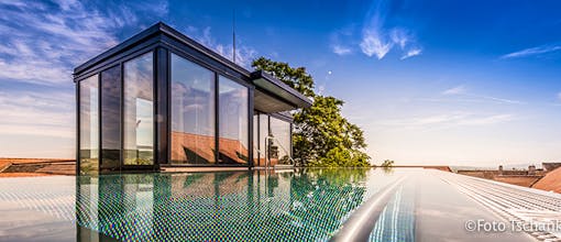 Österreich - Infinity-Pool im 4* Landgut